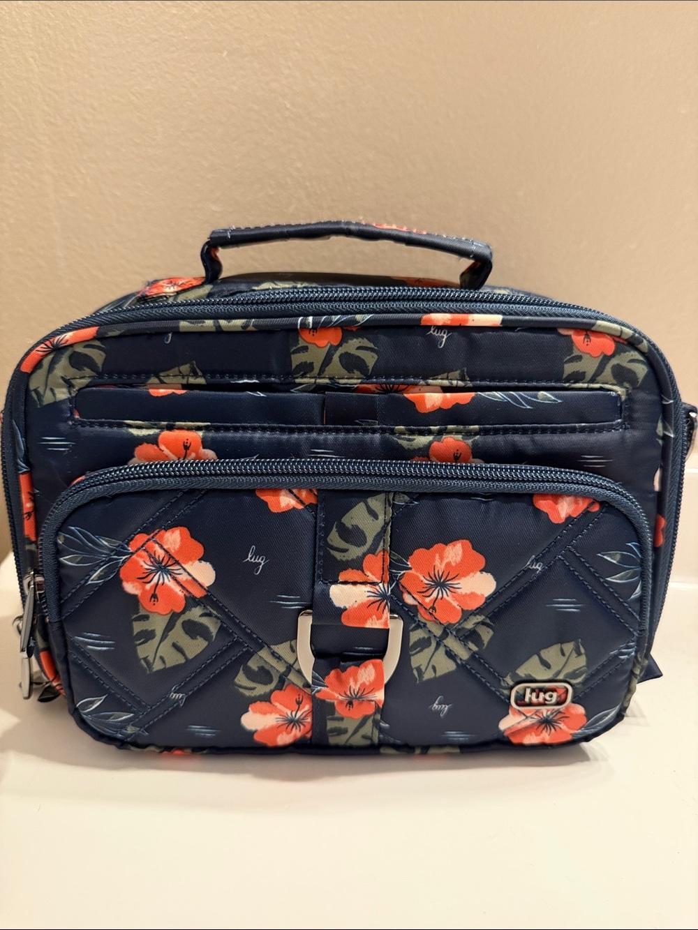 Lug Carousel Legacy Aloha Navy 🌺🌺 NWOT
